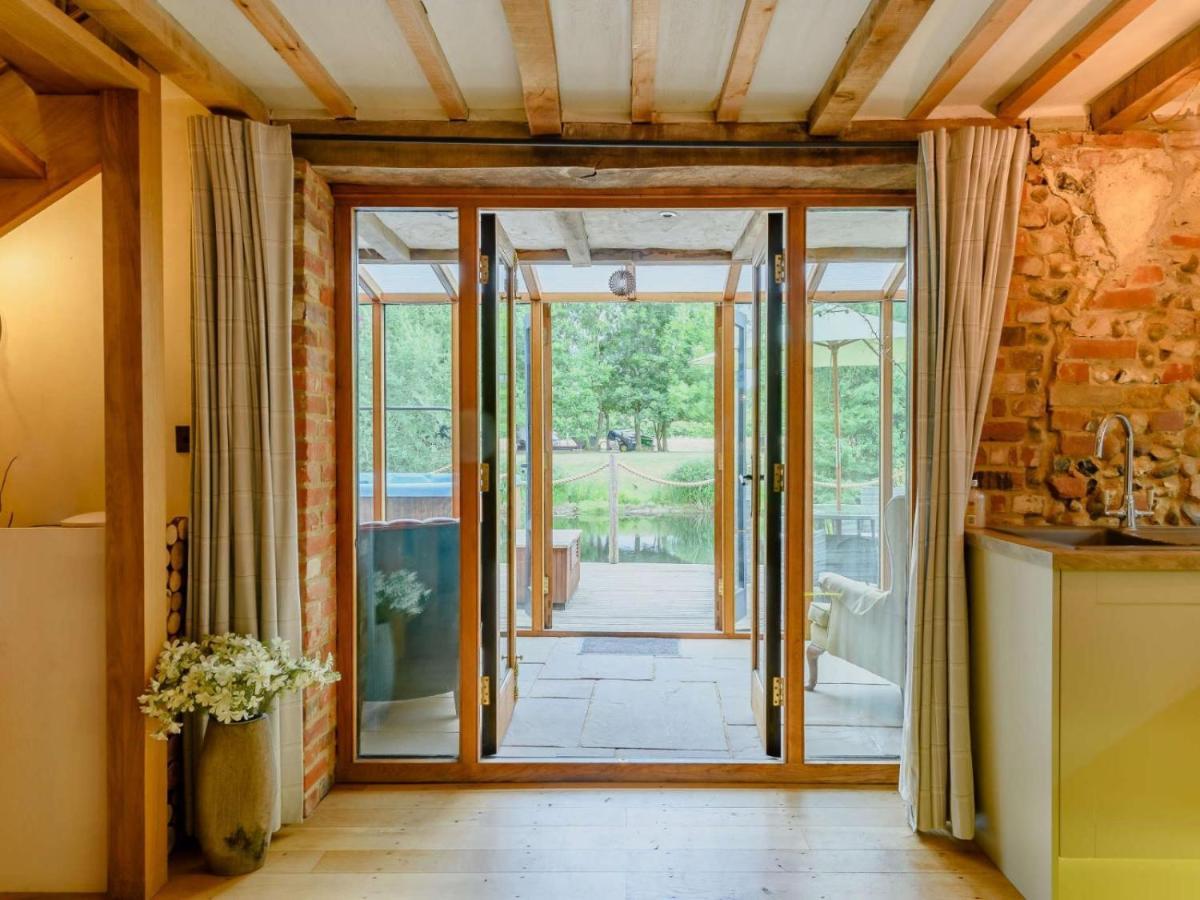 16Th Century Cartlodge With Private Hot Tub Diss Exterior foto